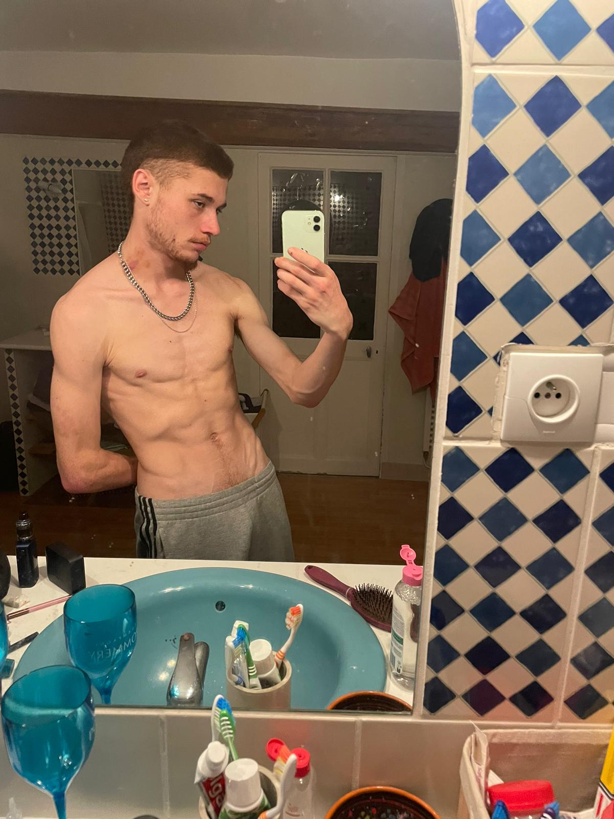 Profil de Jeffrey, 22 ans, Escort TS Monaco à Connelles
