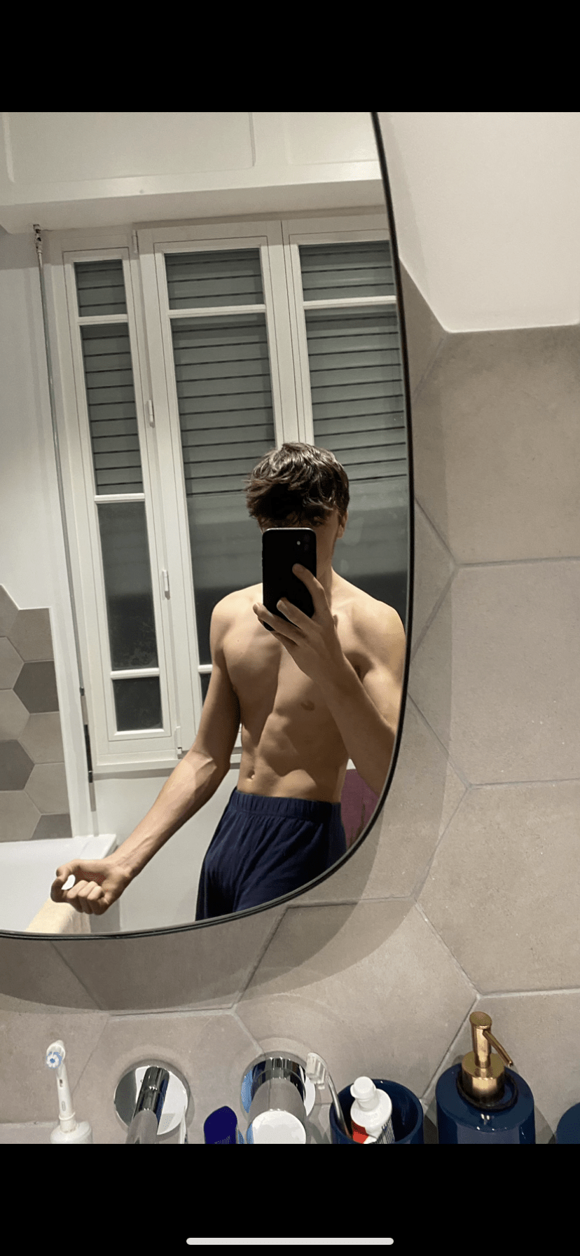 Profil de Eleuthere, 19 ans, Escort TS Monaco à Teyssode